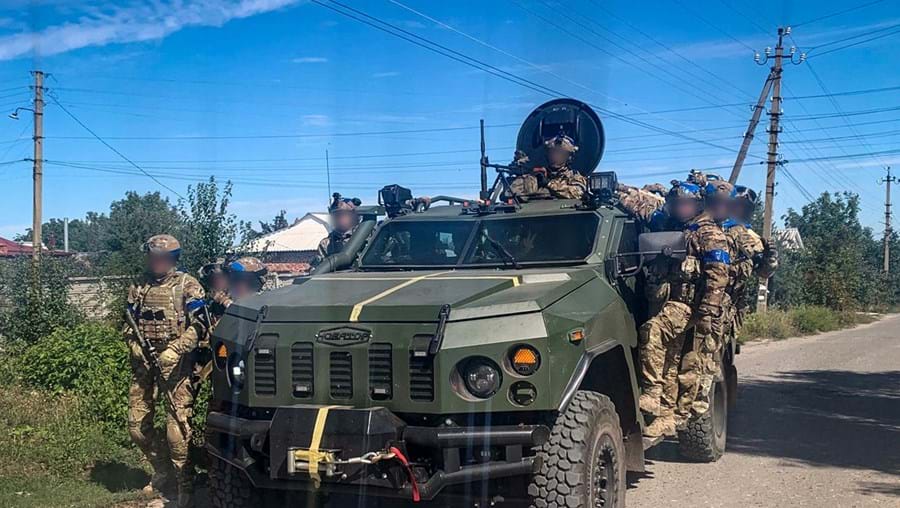 Militares ucranianos tomam posições em cidades de Kharkiv