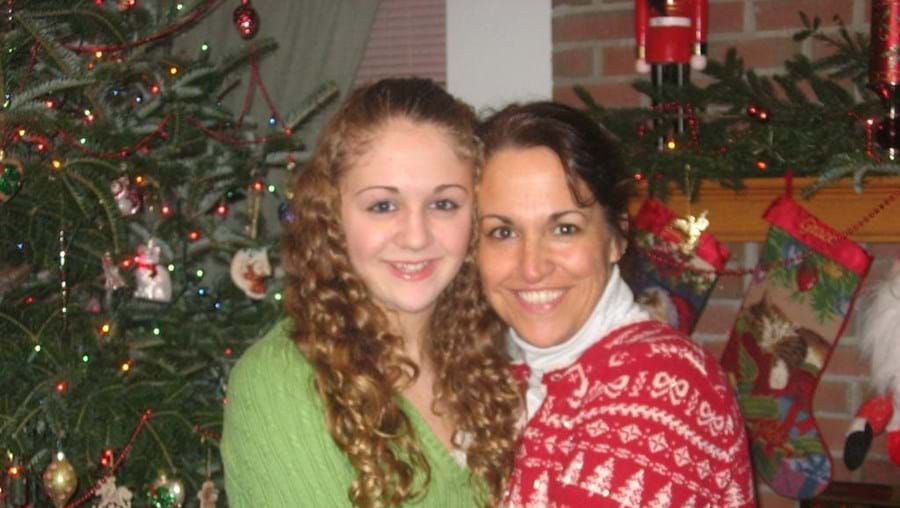 Grace McComas, que se suicidou aos 15 anos, e a mãe, Christiane