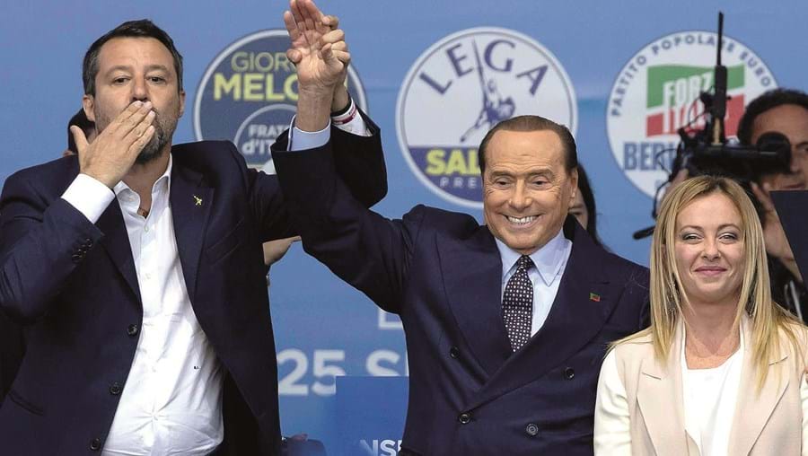 Matteo Salvini, Silvio Berlusconi  e Giorgia Meloni no comício de encerramento da campanha 