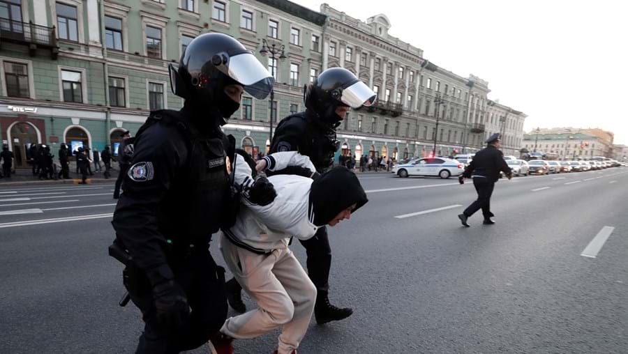 Mais de duas mil pessoas já foram detidas durante os protestos contra a mobilização parcial decretada por Putin