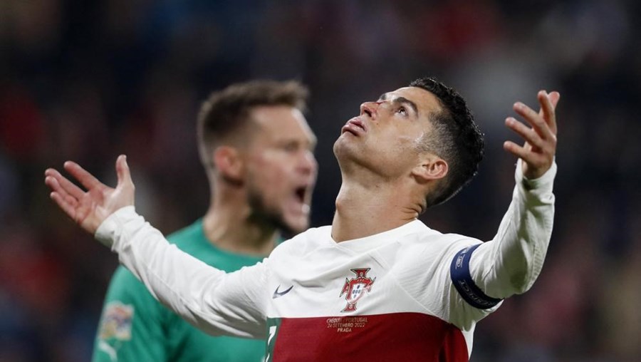 Cristiano Ronaldo desalentado após um lance perdido 