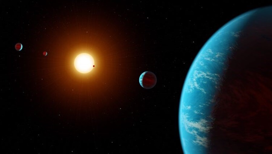 Imagem ilustrativa de sistema com cinco exoplanetas