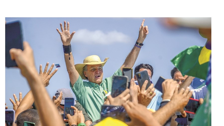 Bolsonaro voltou a pôr  em causa a  credibilidade das sondagens que dão vitória ao opositor