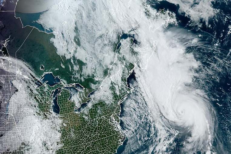 O furacão Fiona avança para as províncias canadianas 