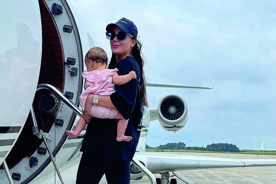 Ivana Rodríguez, irmã de Gio, acompanhou-a na viagem de jato