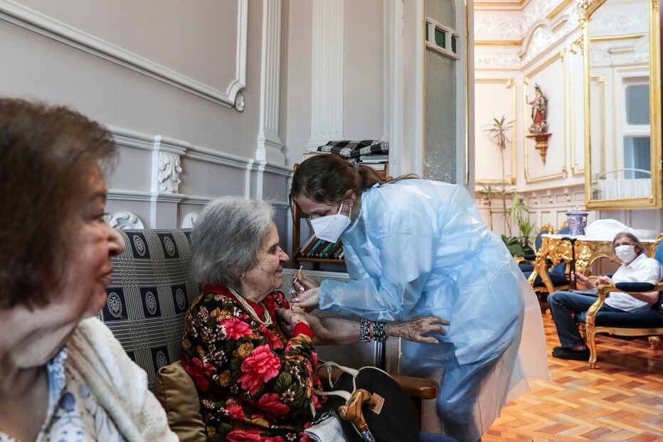 Plano de vacinação só para maiores de 60