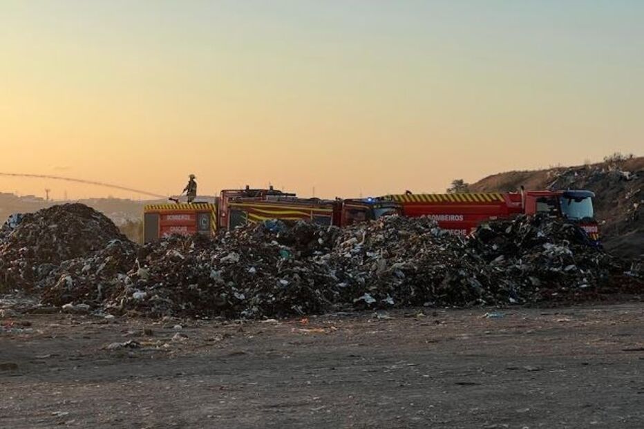 Incêndio em aterro da Tratolixo em Cascais extinto ao fim de 6 horas