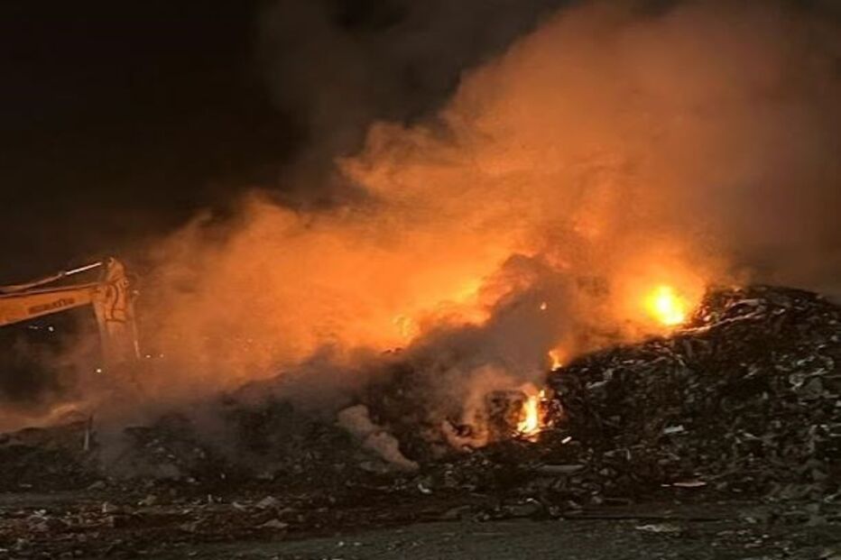 Incêndio em aterro da Tratolixo em Cascais extinto ao fim de 6 horas
