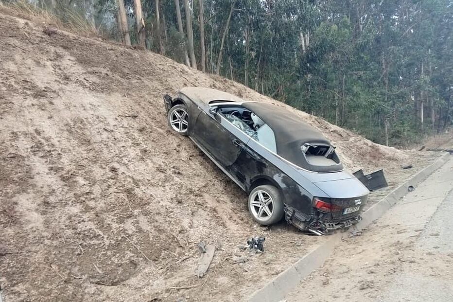Dois feridos em despiste de carro na A7 em Famalicão