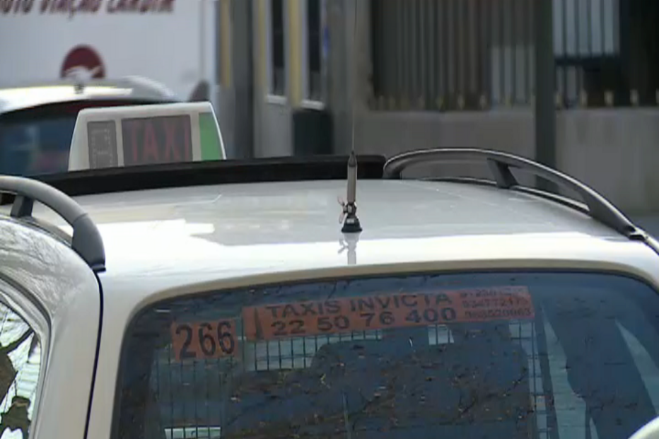 Trio armado pede serviço de táxi para assaltar e atacar condutor