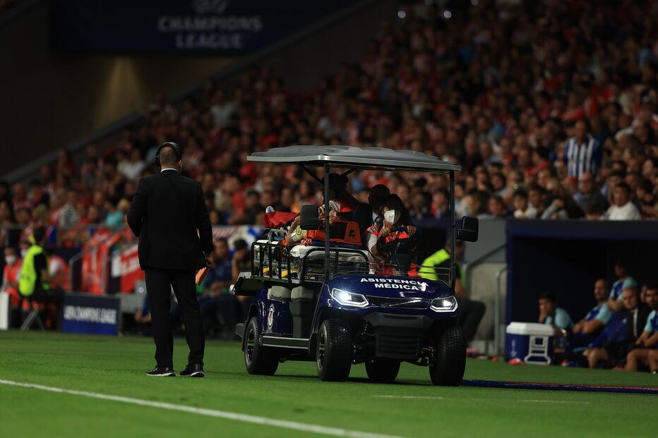 Otávio sofreu traumatismo na grade costal na derrota do FC Porto em Madrid