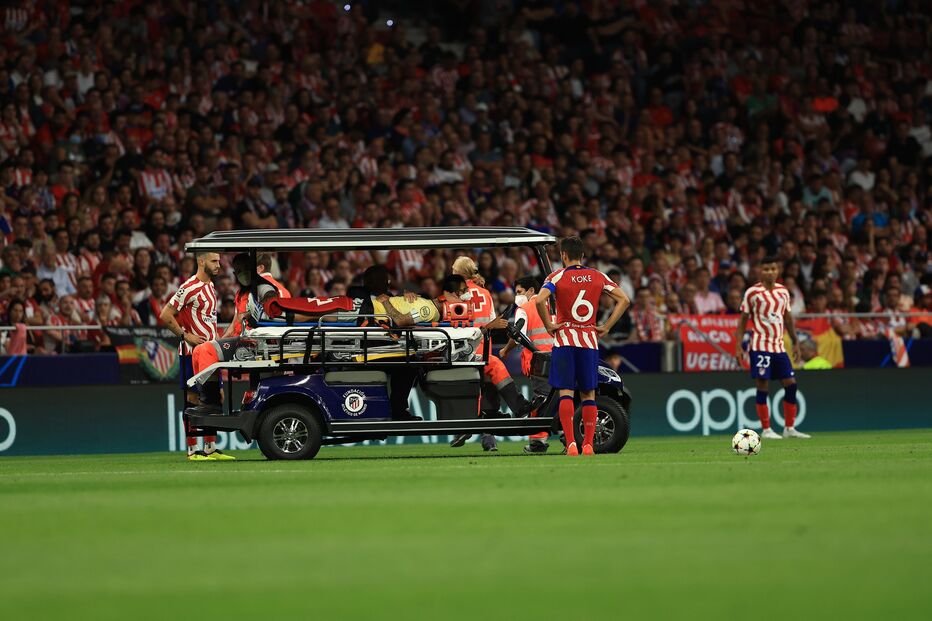 Otávio sofreu traumatismo na grade costal na derrota do FC Porto em Madrid