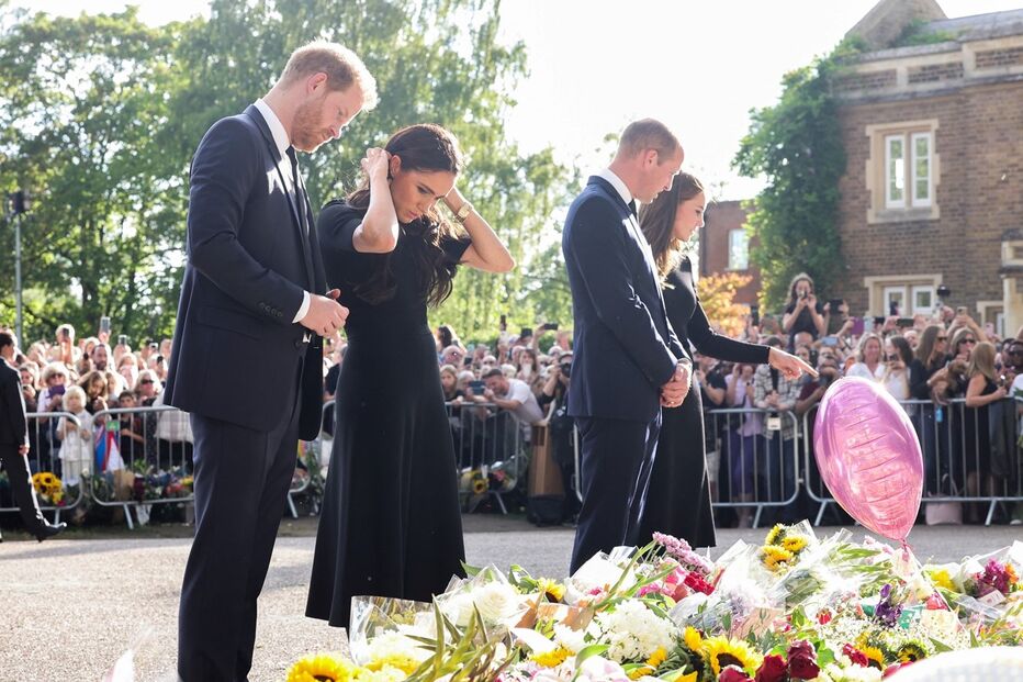 William, Kate,  Harry, Inglaterra,  Meghan, Isabel II