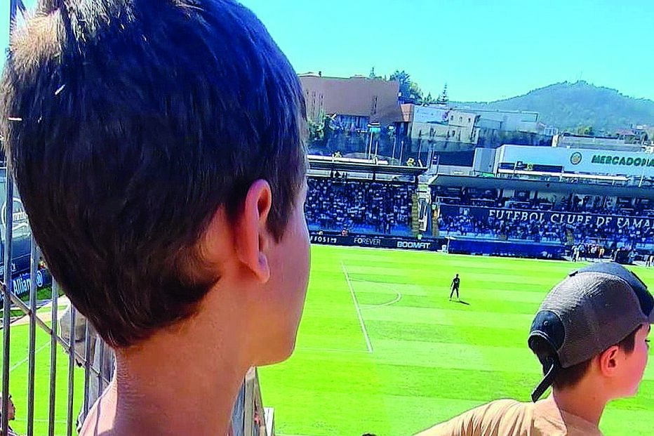 menino, camisola, Famalicão, Benfica