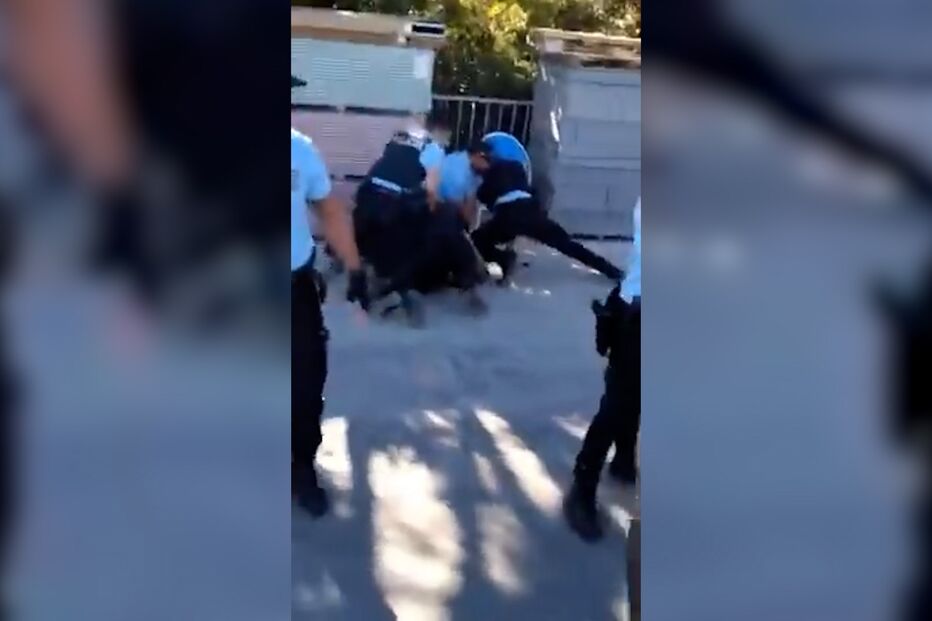 Multidão tenta libertar homem detido por agressões e injúrias a PSP em Cascais