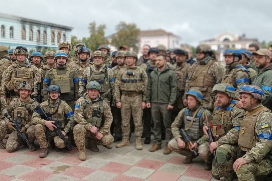 Volodymyr Zelensky e tropas ucranianas