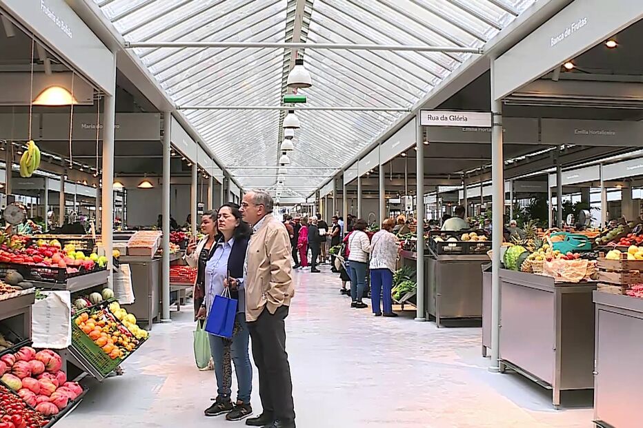 Mercado do Bolhão regressa ao “coração da cidade” do Porto repleto de vida