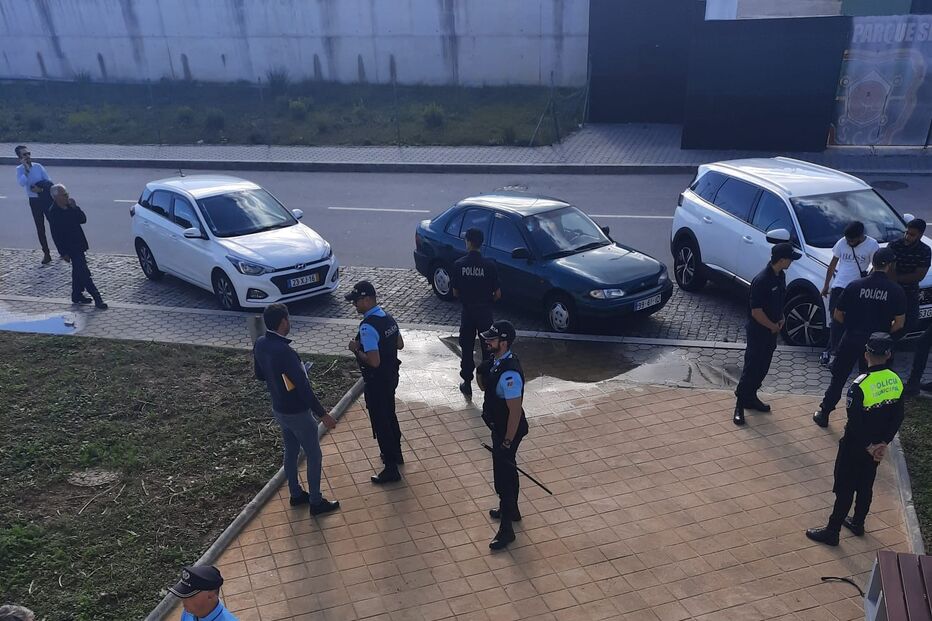 Família retirada de casa que tinha ocupado ilegalmente em Gaia