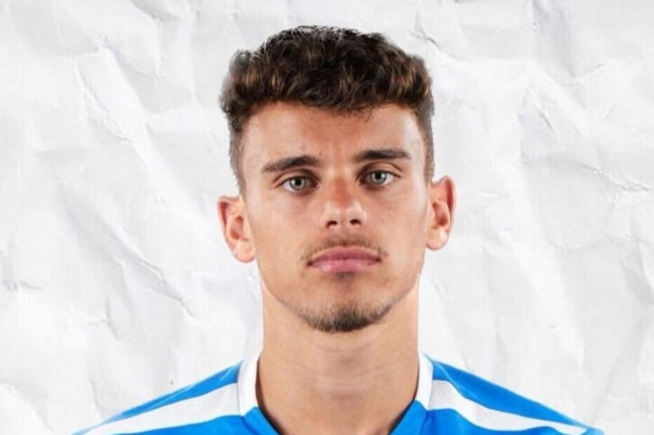 Jogador do Canelas Gustavo Mendonça