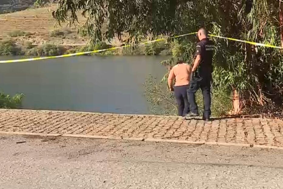 Corpo de homem encontrado a boiar no rio Douro tinha ferimentos na cara e pescoço