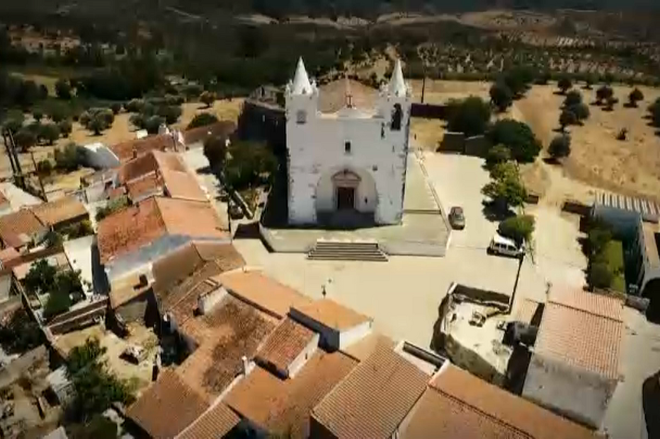 Diabo no corpo: As histórias de homens e mulheres que chegaram a aldeia alentejana 