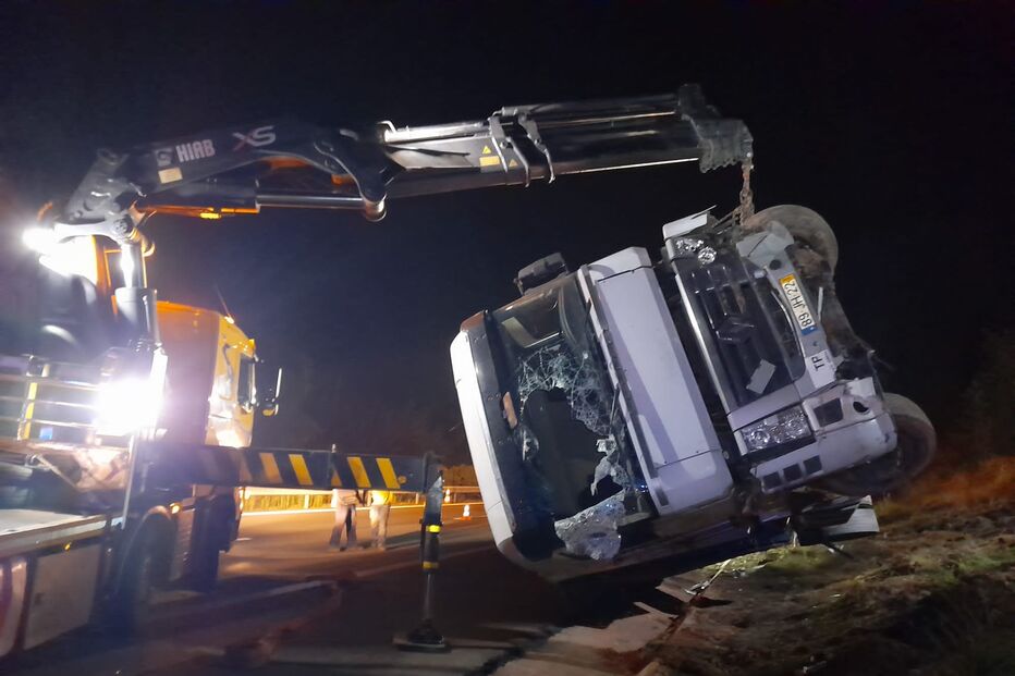 Despiste camião noite