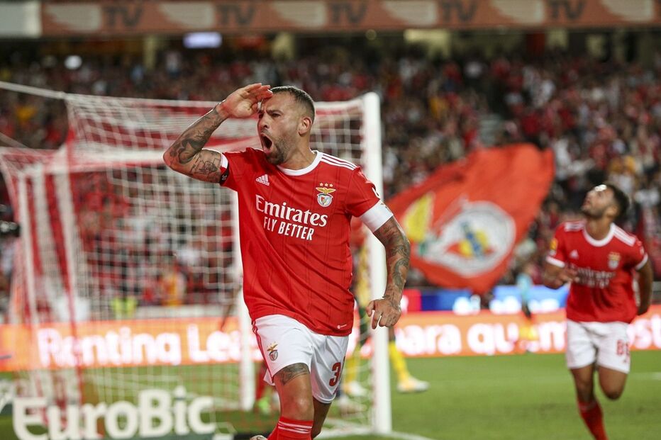 Otamendi é capitão da equipa do Benfica 