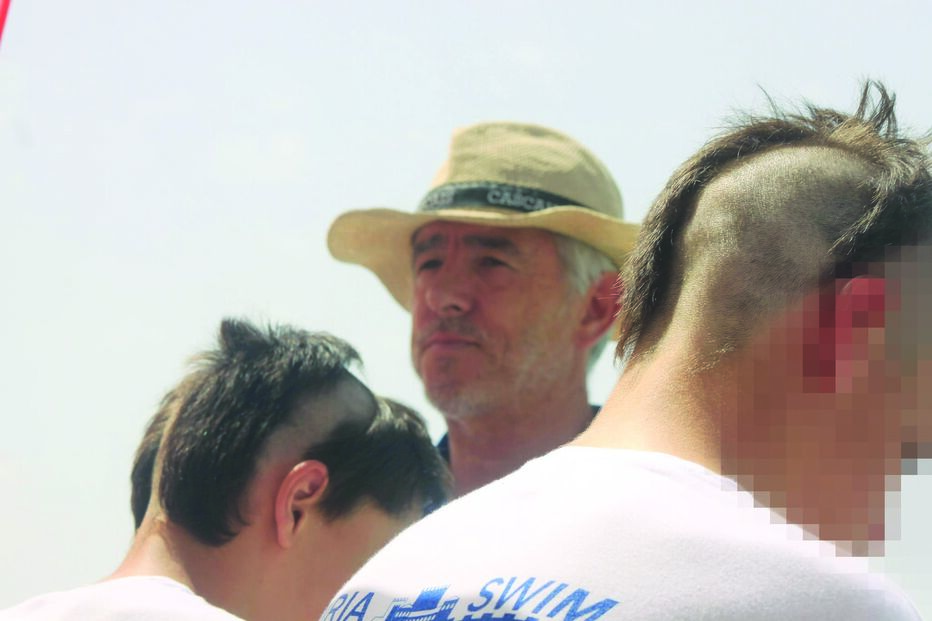 Paulo Fróis entre dois dos atletas praxados, durante a competição que decorreu no fim de semana do 10 de junho
