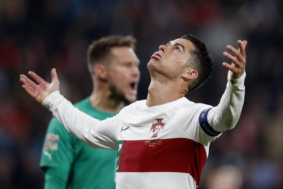 Cristiano Ronaldo desalentado após um lance perdido 