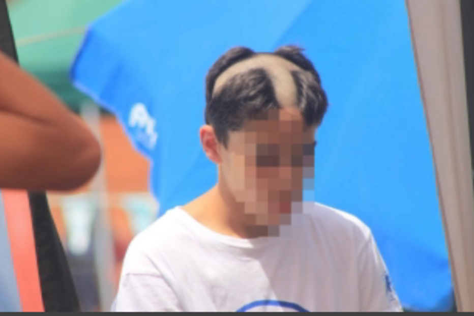 Rapaz humilhado em praxe.mp4