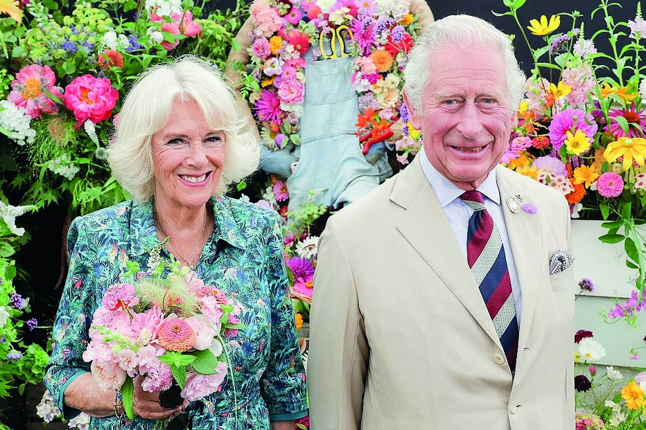 Casal real: a rainha consorte, Camilla Parker-Bowles, com o rei Carlos III