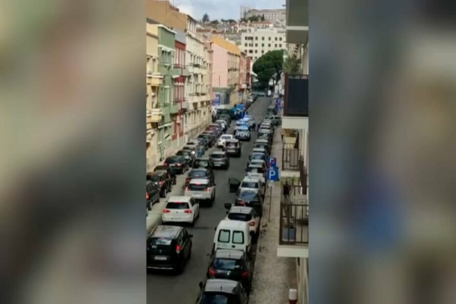 Desentendimento entre um cliente e os responsáveis de uma oficina leva ao corte de rua em Lisboa