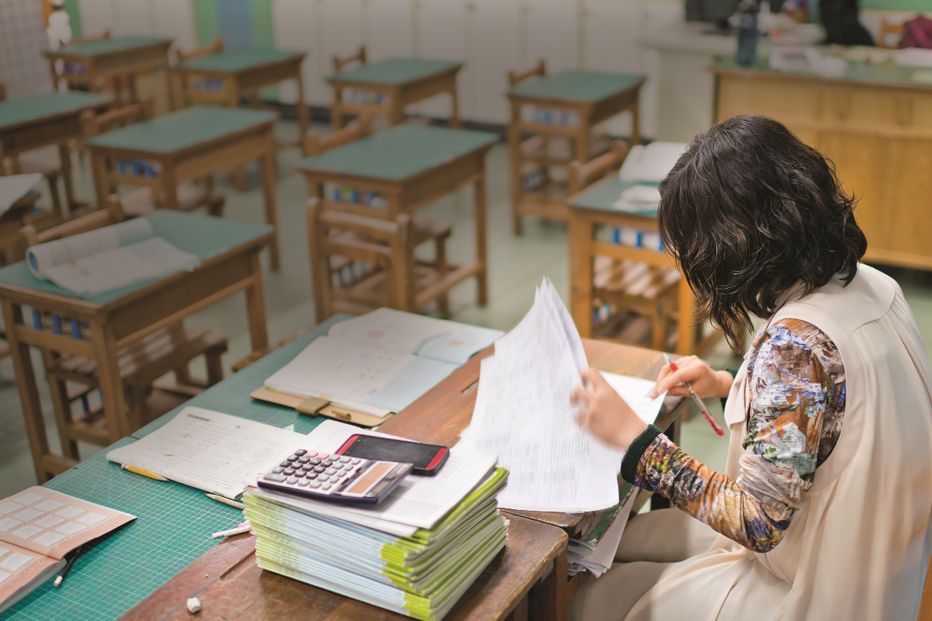 Professores licenciados sem habilitação profissional são cada vez mais utilizados devido à falta de docentes