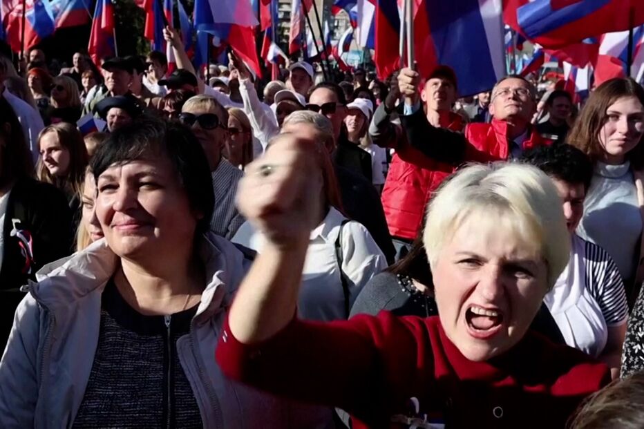 Russos celebram a anexação de territórios ucranianos