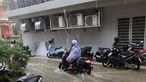 Estradas de Banguecoque inundadas após chuvas torrenciais 
