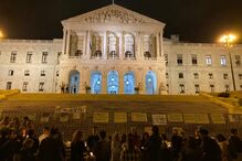 Protesto de pais e professores de colégios de educação especial em frente à Assembleia da República 