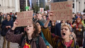 Milhares de britânicos protestam nas ruas de Londres contra inflação e medidas de Liz Truss