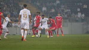 Águias não conseguem chegar ao golo e terminam jogo empatadas a 0-0 com o V. Guimarães 