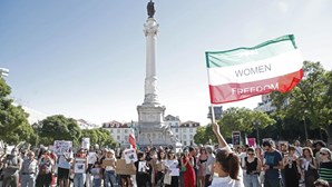 Centenas protestam em Lisboa para dar voz a uma nova revolução no Irão