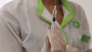 Farmacêuticos ganham 'guerra' a enfermeiros sobre caso de administração de vacinas
