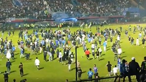 Mais de 100 mortos em motim no estádio do Kanjuruhan na Indonésia