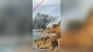 Avião russo com munições incendeia-se durante aterragem na Crimeia