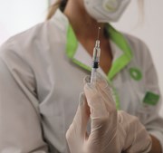 A Ordem dos Enfermeiros pretendia que as farmácias se abstivessem de fazer administração de vacinas