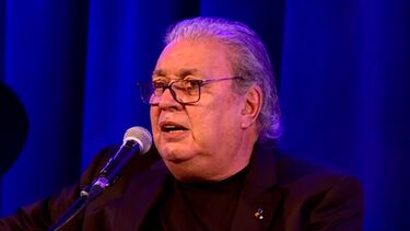 Fernando Tordo, vencedor da 2ª edição do prémio Língua Mãe: "Com muita gratidão a quem não se esquece" 