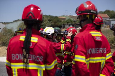Bombeiros, x