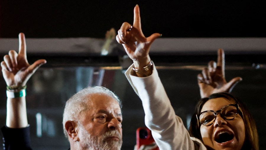 Lula da Silva acompanhado da esposa, Rosângela da Silva, na noite eleitoral