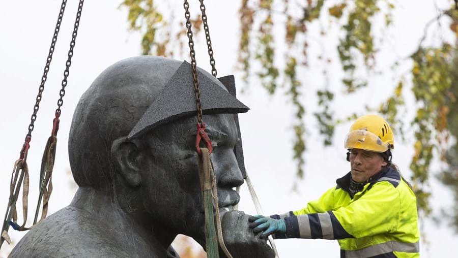 Busto Lenine removido da cidade de Kotka