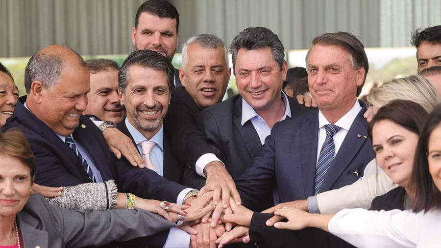 O Presidente Jair Bolsonaro num encontro com aliados eleitos para o Congresso dos Deputados na primeira volta das eleições brasileiras, no domingo