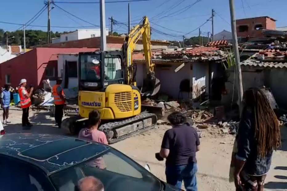 Famílias do bairro do 2.º Torrão notificadas para sair de casa sem terem uma proposta de realojamento