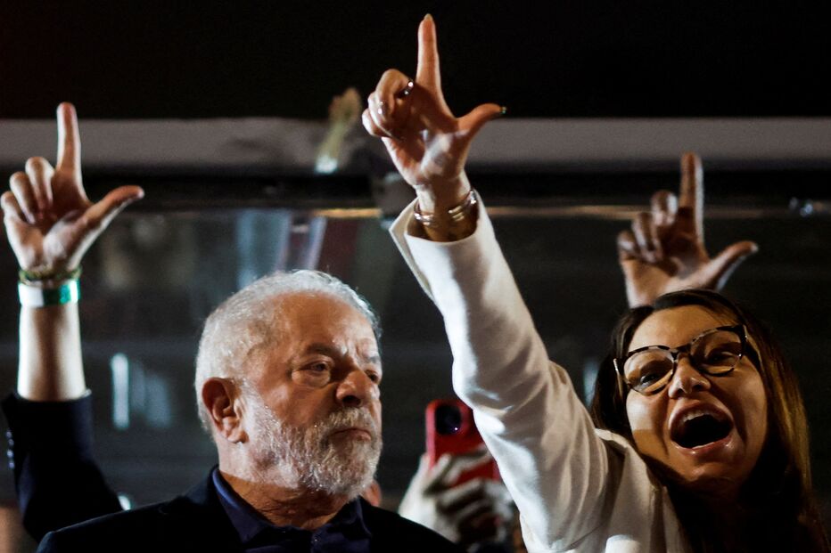 Lula da Silva acompanhado da esposa, Rosângela da Silva, na noite eleitoral